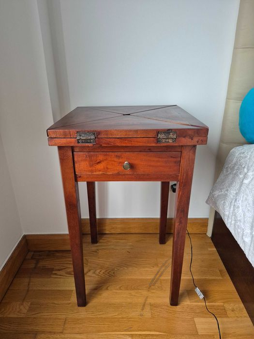 Mesa de jogo em madeira muito bonita da Area