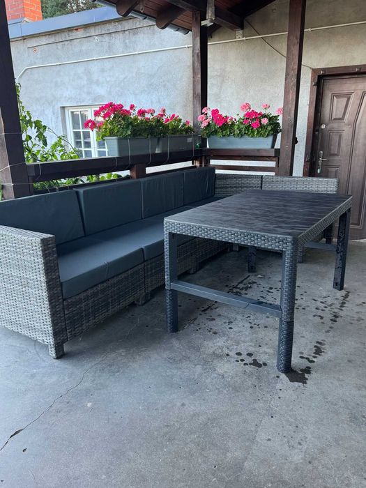 Narożnik ogrodowy z stolikiem technorattan