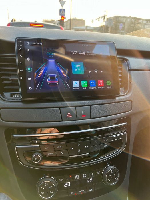 Montaż radia kamery cofania