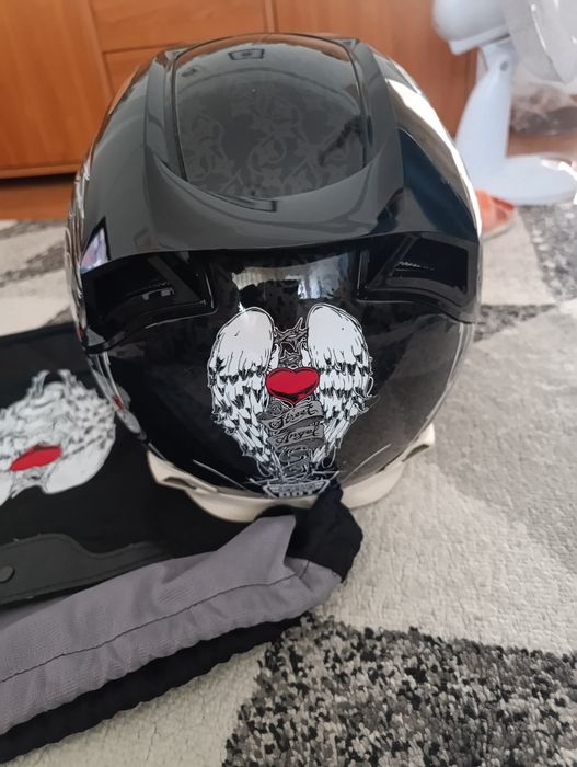 Capacete ICON Alliance SSR com o grafismo Speedfreak