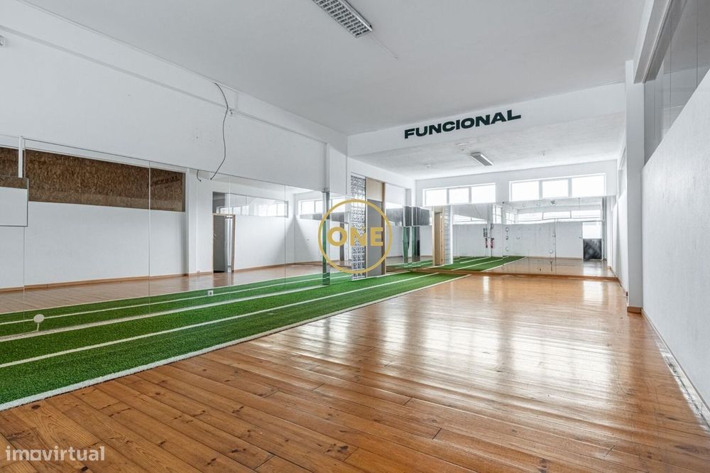 Loja Comercial com 280 m2 no Centro de Guimarães