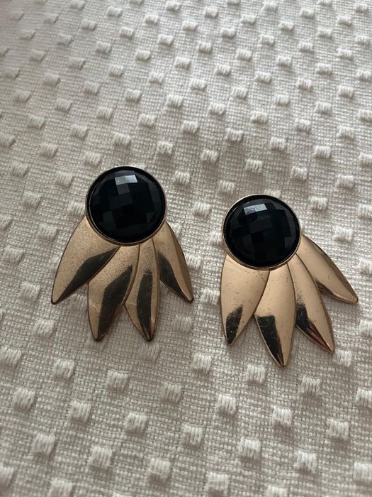 Várias peças em prata ou aço da melhor qualidade, como novas