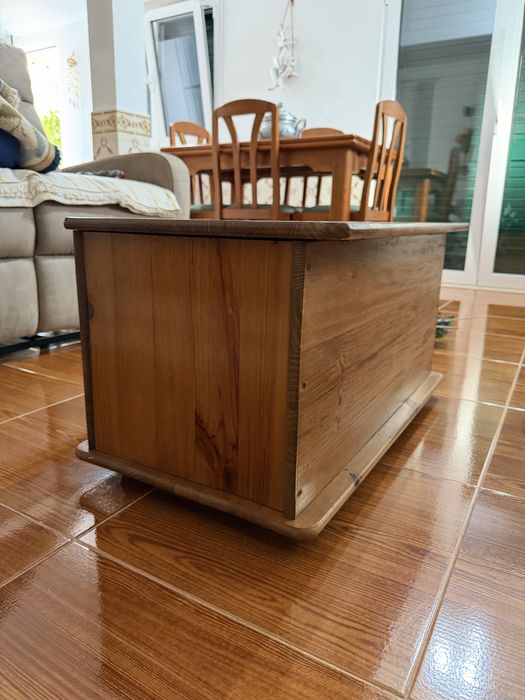 Baú / Mesa de Centro em Madeira Maciça com Arrumação 70x40cm