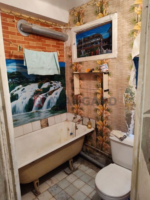 Однокімнатна під ремонт у центрі міста