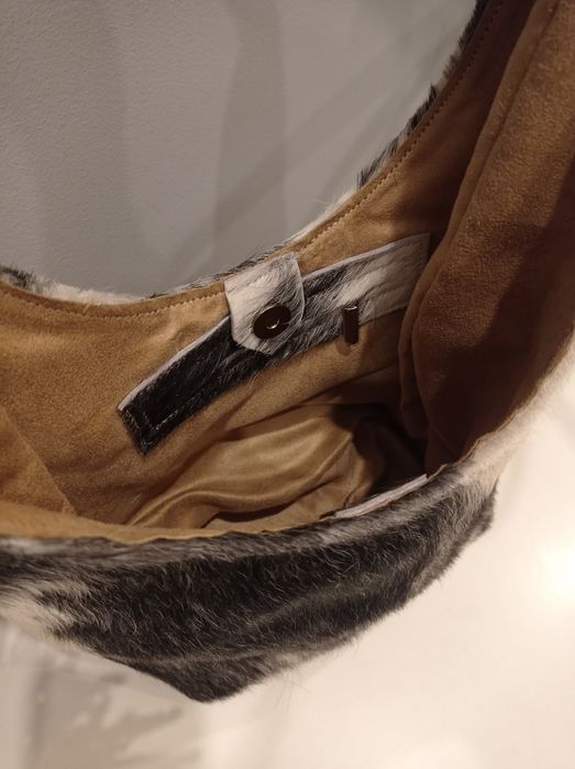 Unikalna torebka damska z naturalnej skóry z długim włosiem. Hand made