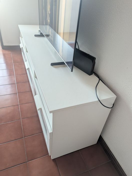 Vendo rack de TV  branco comprado no IKEA