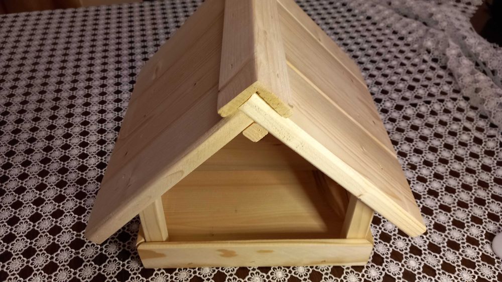 Naturalne drewno Karmik dla ptaków ornitolog hobbysta