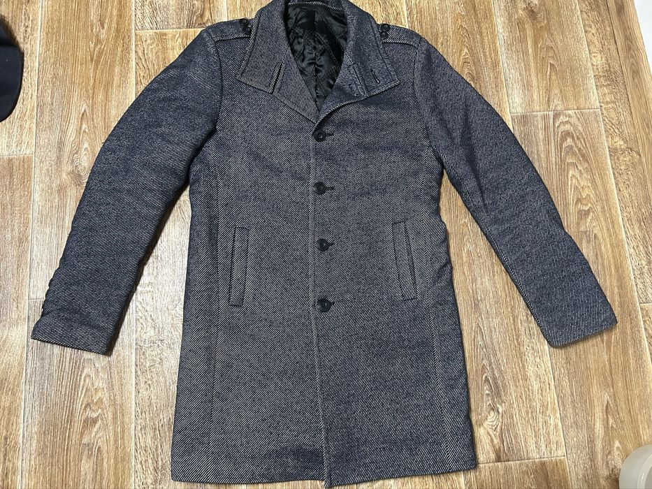 Чоловіче сіре пальто