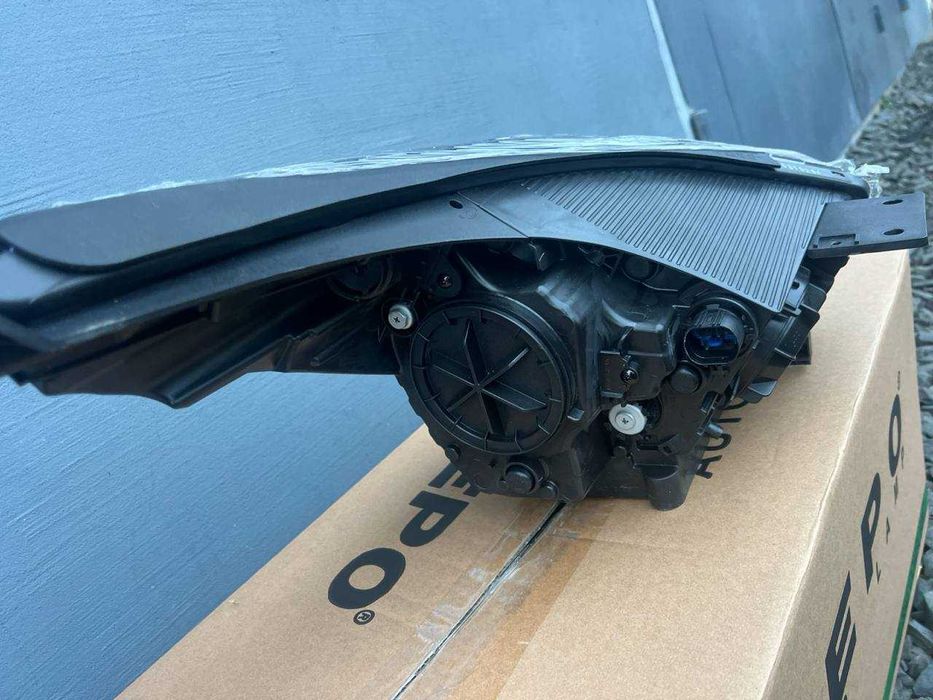 Фара передня Kia Niro 2016- 2019 року