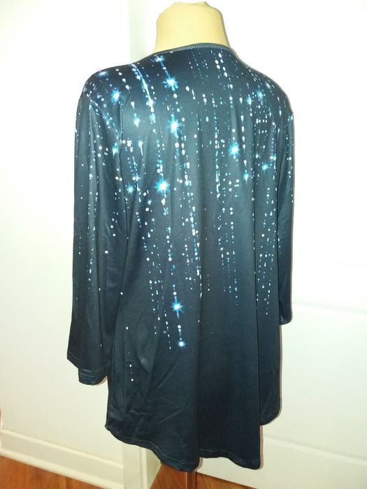 Czarna bluzka z niebieskim nadrukiem rękaw 3/4 r. 44