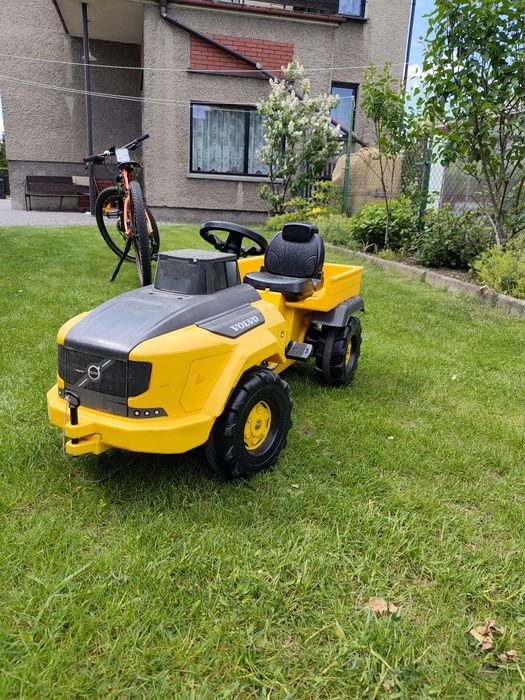 Rolly Toys Traktor Volvo Żółty. Samochód na pedały