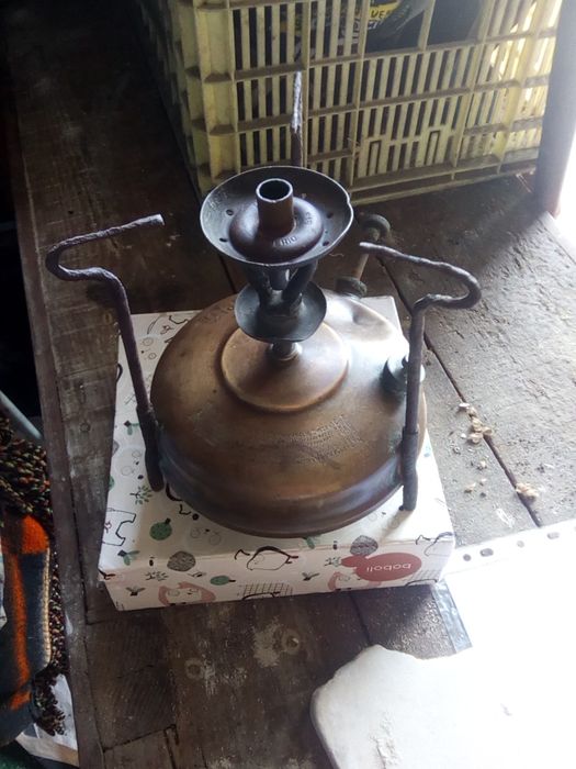 Fogareiro a petróleo antigo