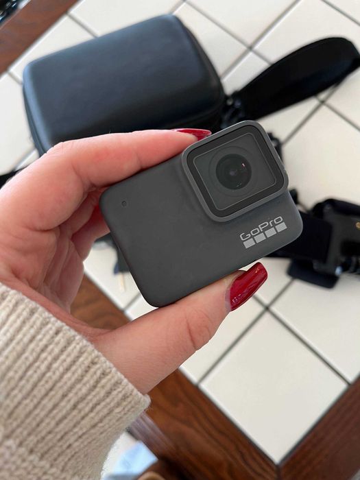Екшн-камера GoPro Hero 7 silver в кейсі