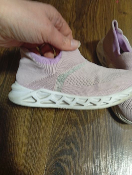 Кросівки, туфлі на дівчинку