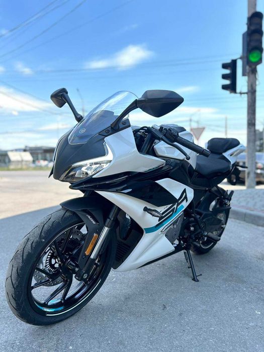 Мотоцикл CFMOTO 300SR