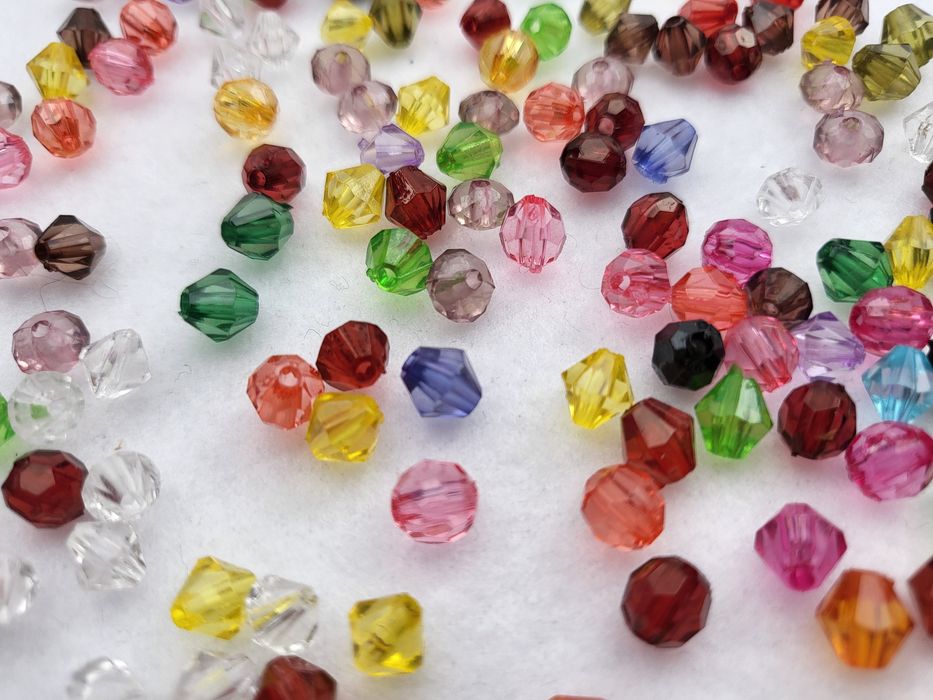 Koraliki 5-6mm Kryształki szlifowane 1000szt akrylowe Mix