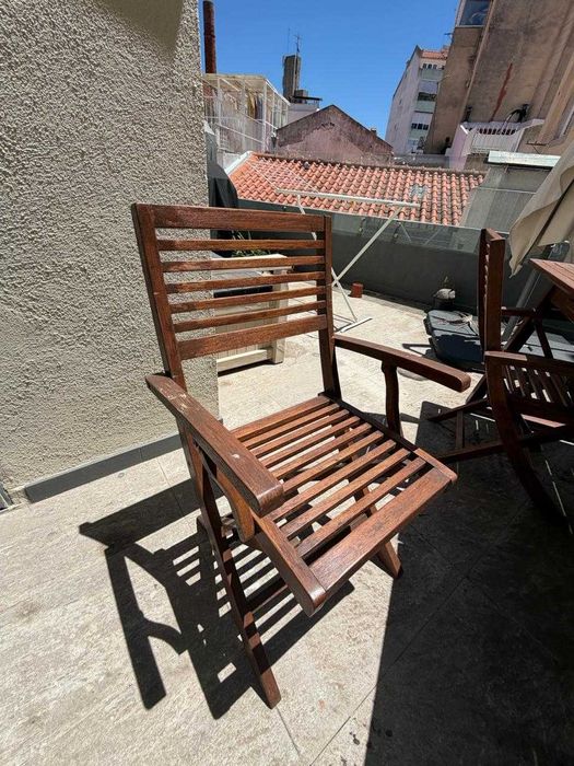 Mesa de madeira extensível de 180 a 240 cm com 4 cadeiras