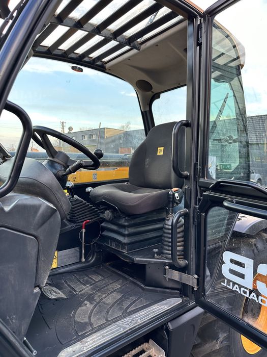 Телескопічний навантажувач JCB