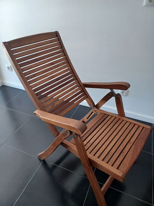 Espreguiçadeira  de madeira