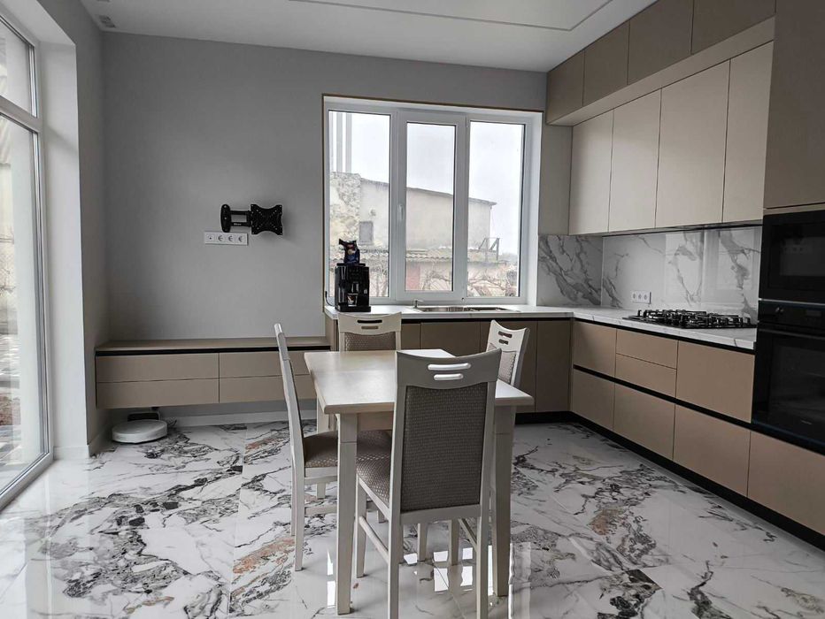 Новый дом в центре Нерубайска, общ 90 м, 3 комнаты. Рядом Усатово.