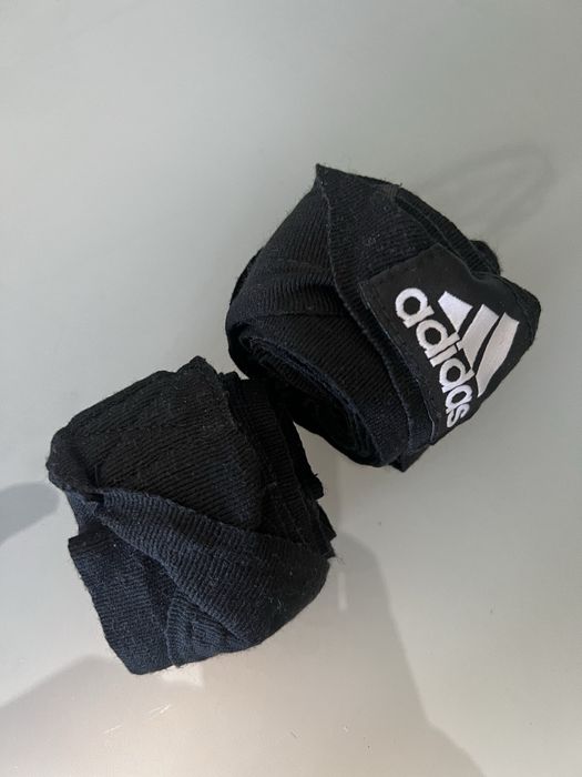 Luvas de box adidas e caneleiras pouco uso