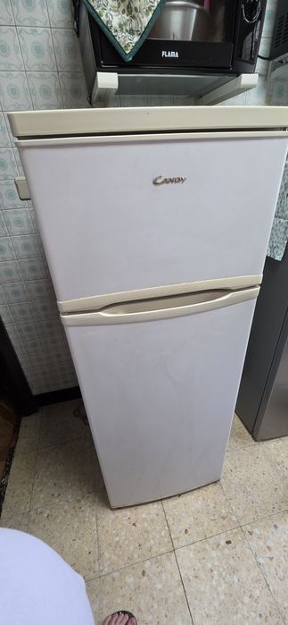 Frigorífico a trabalhar perfeitamente