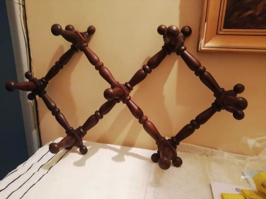 cabide de madeira escura (extensível)