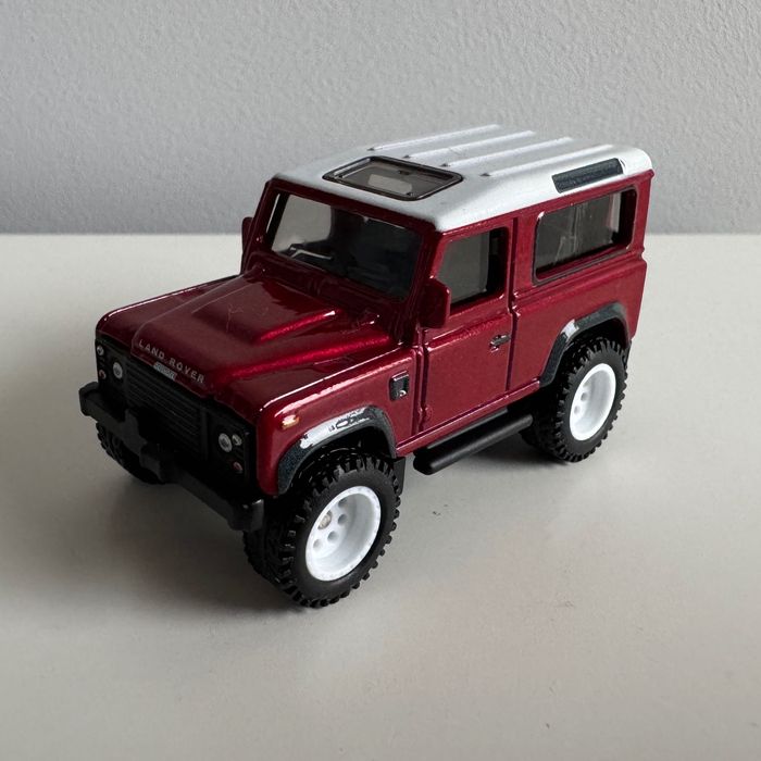 Hot Wheels Premium 1:64 LAND ROVER DEFENDER 90 - Boulevard - LUZ