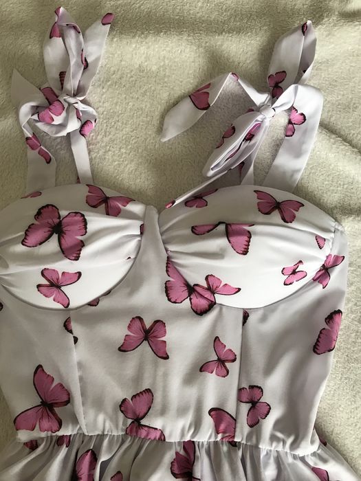 Гарне літнє плаття