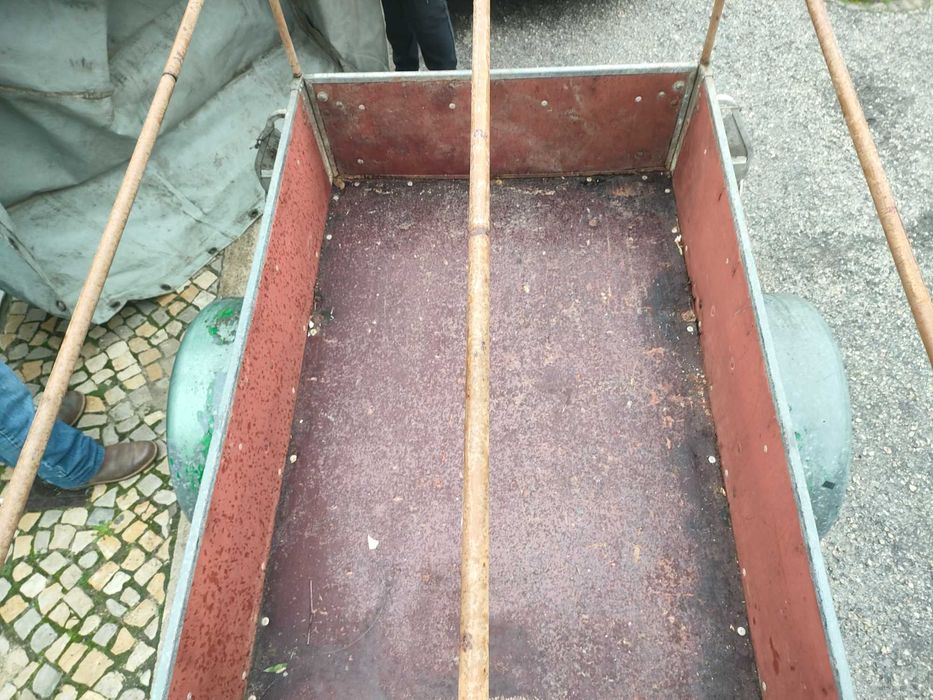 Atrelado com lona 750kg