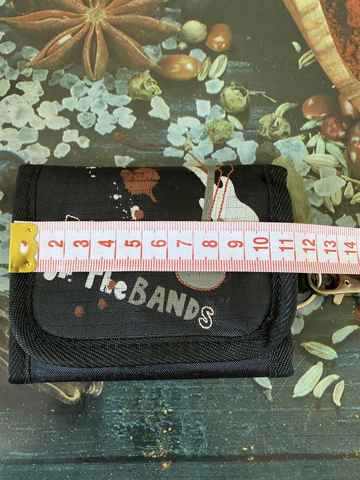 Кошильок чорного кольру.