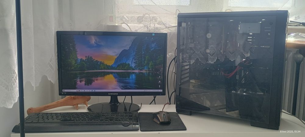 Komputer Stacjonarny, Monitor 22", klawiatura podświetlana, mysz, pad