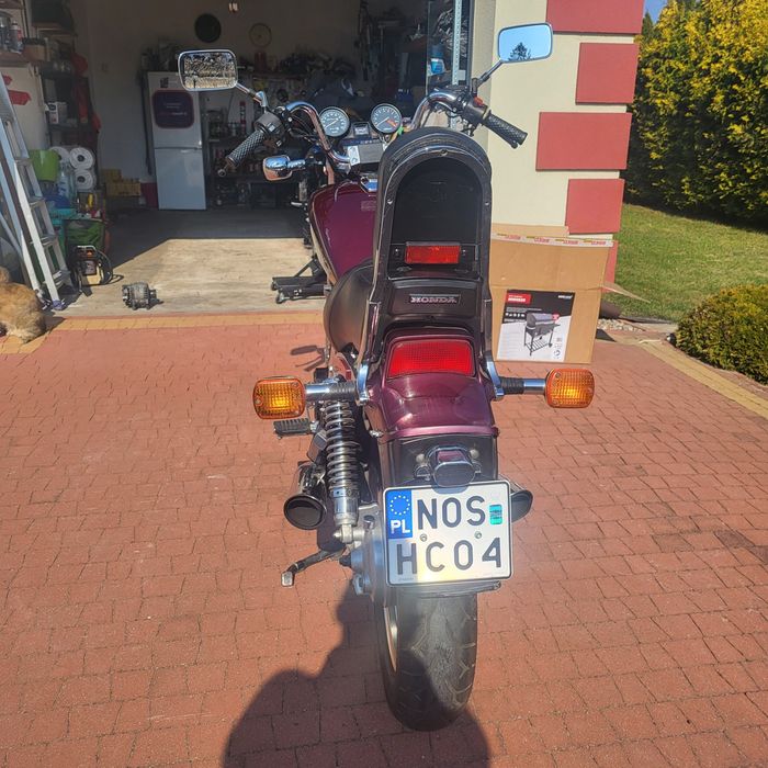 Honda vt500 87r.