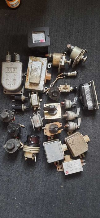 датчики температуры ДТ-№5 55-125  0-60 и шэры..Тумблеры.Фары