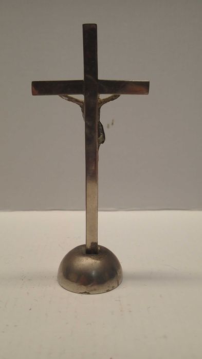 Crucifixos antigos em metal