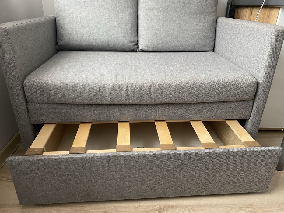 Sofa rozkladana z pojemnikiem na posciel