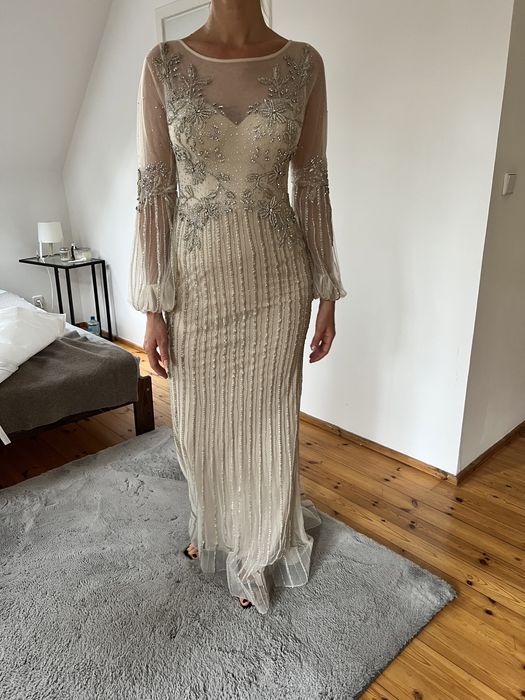 Zjawiskowa suknia ręcznie wyszywana