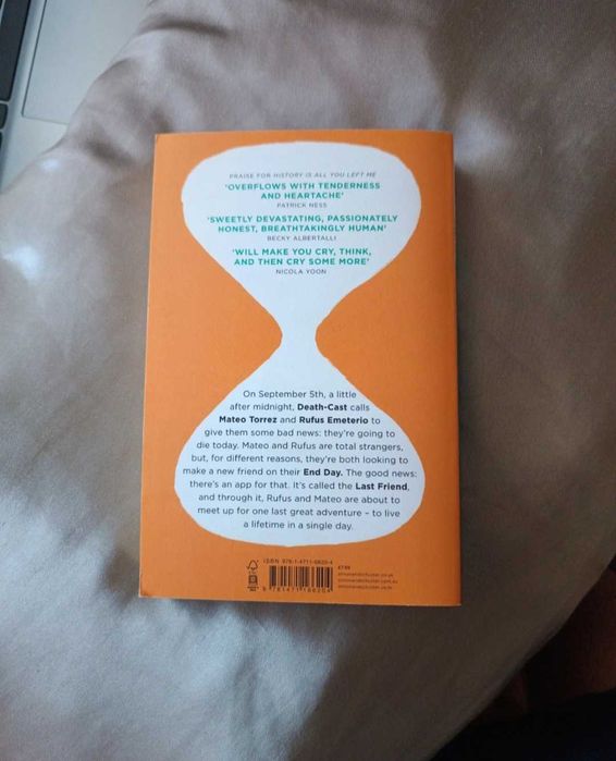 Livro "They Both Die at the end"