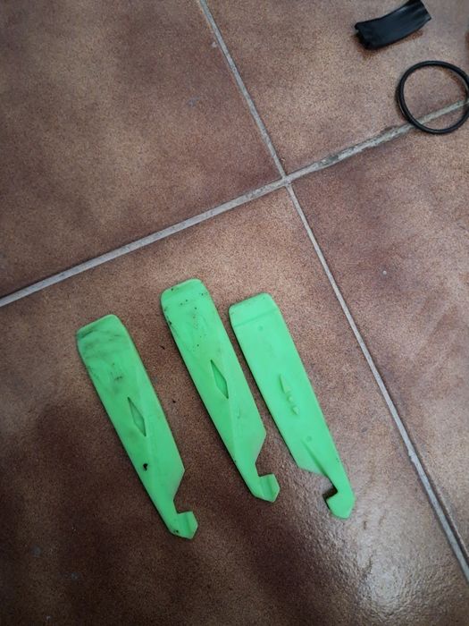 Pneu btt novo + material