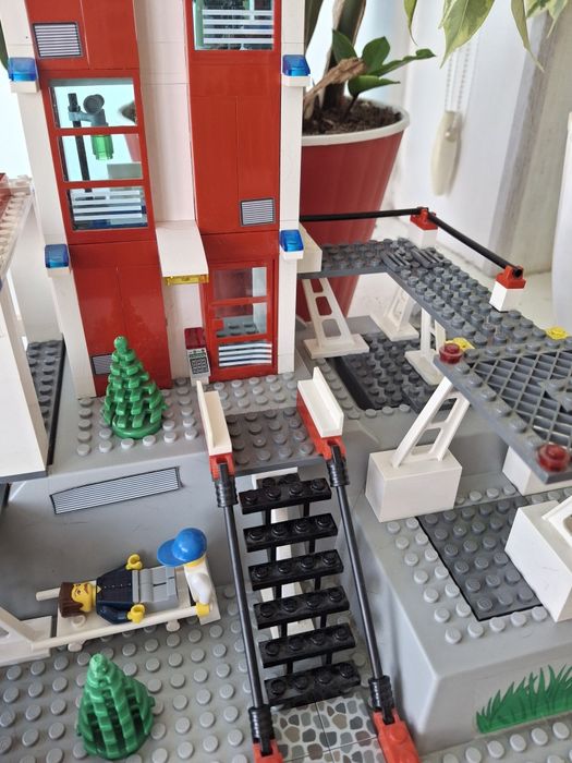 Набір Lego 7892 лікарня