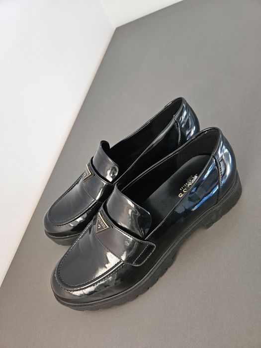Nowe mokasyny Guess