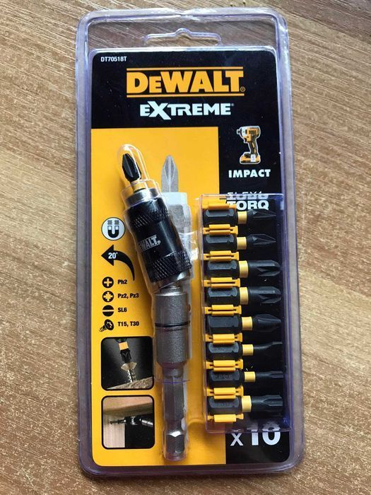 DEWALT 10-elementowy zestaw bitów udarowych + uchwyt przegubowy