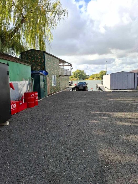 Продам курень в с Маяки на базе стоянке катеров.