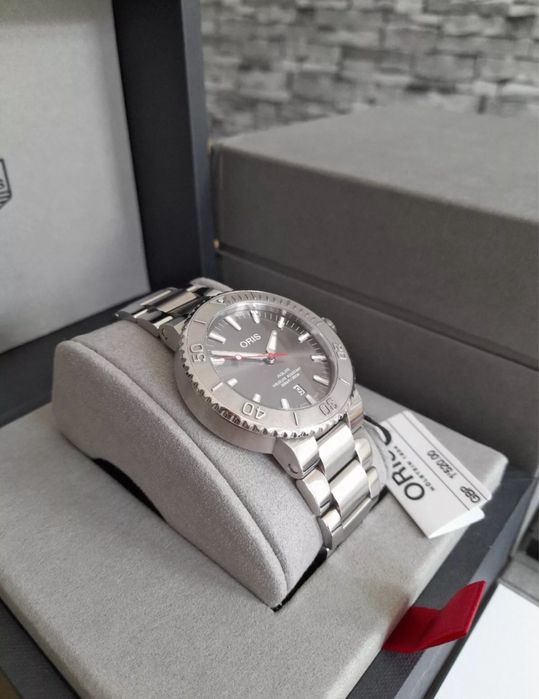 Oris Aquis Date 300 m