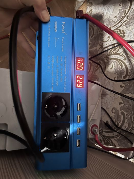 Інвертор 12V 3000W чиста синусоїда з двома розетками 220 та 4 USB