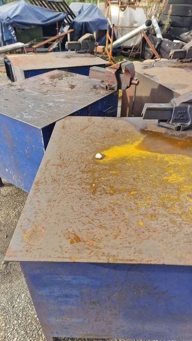 Bancadas em ferro com torno tampo em ferro