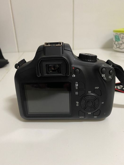 Máquina fotográfica Canon 4000d como nova