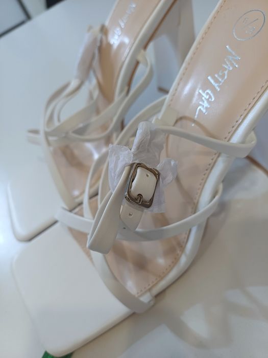 Nasty Gal białe sandały na obcasie r.39 NOWE