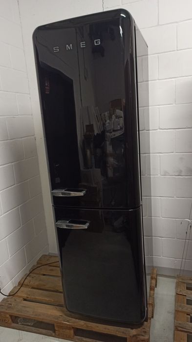 Lodówka SMEG FAB32RBL3 czarna, używana, sprawna