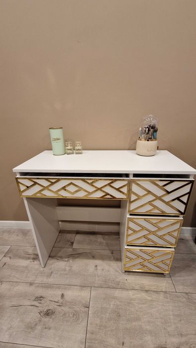 Toaletka/biurko z lustrzanym dekorem